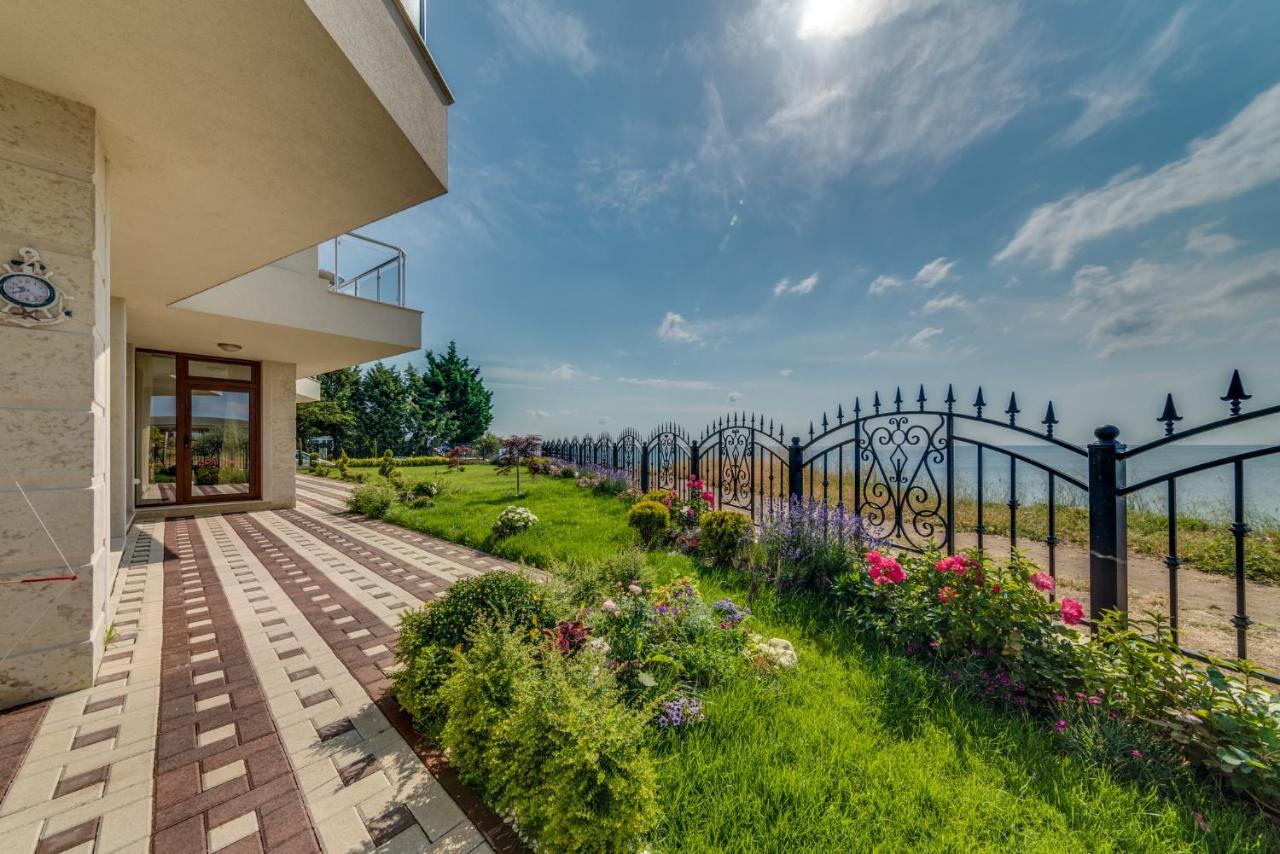 Apartcomplex Golden Bay Ravda Bagian luar foto