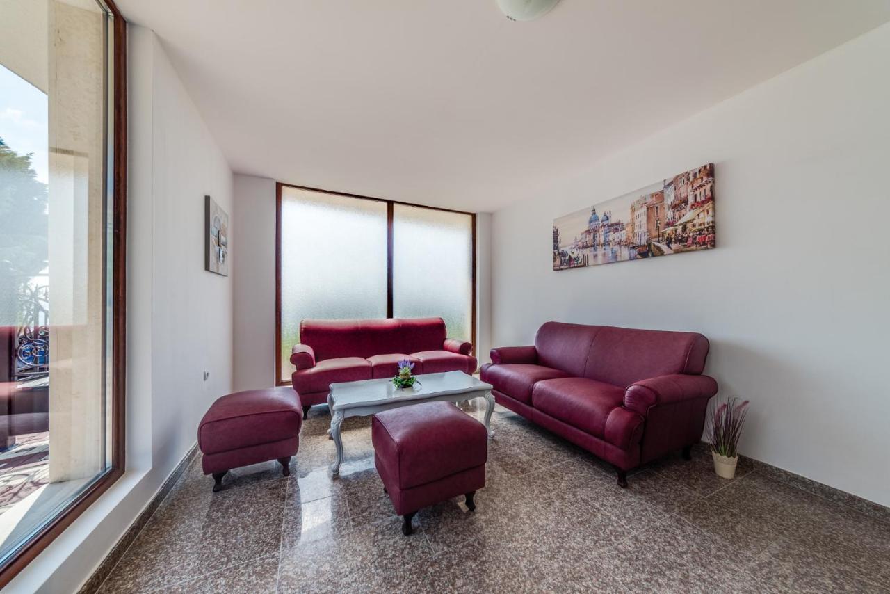 Apartcomplex Golden Bay Ravda Bagian luar foto