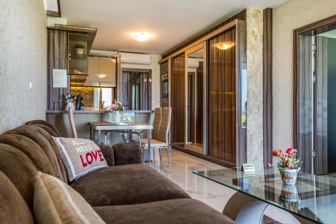 Apartcomplex Golden Bay Ravda Bagian luar foto